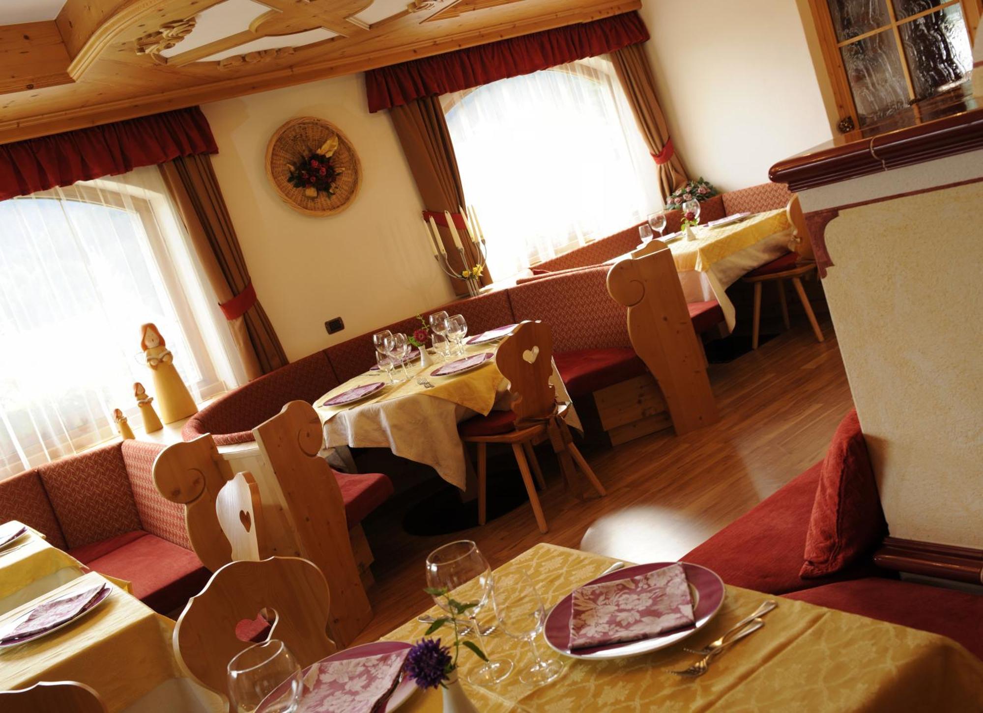 Alpine Touring Hotel-Petfriendly Поца ди Фаса Екстериор снимка
